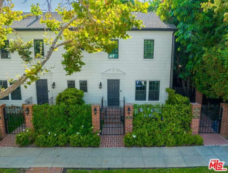 2 Bed Home to Rent in Beverly Hills, California