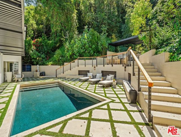 7 Bed Home for Sale in Los Angeles, California