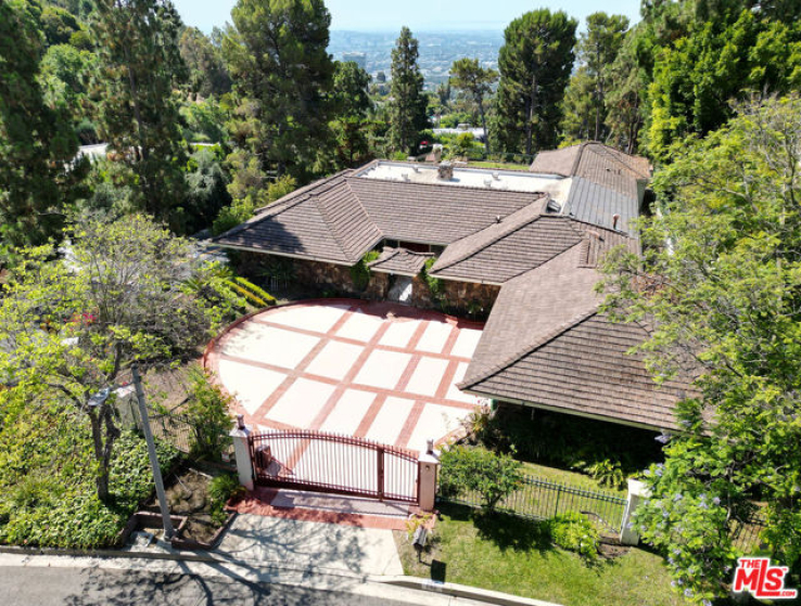 4 Bed Home for Sale in Beverly Hills, California