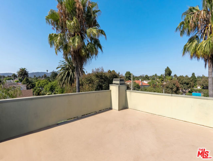 3 Bed Home to Rent in Santa Monica, California