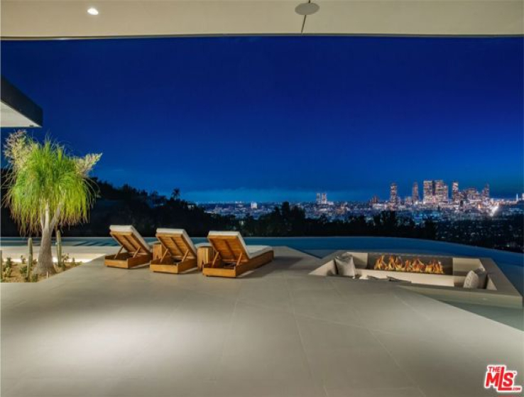 5 Bed Home for Sale in Los Angeles, California