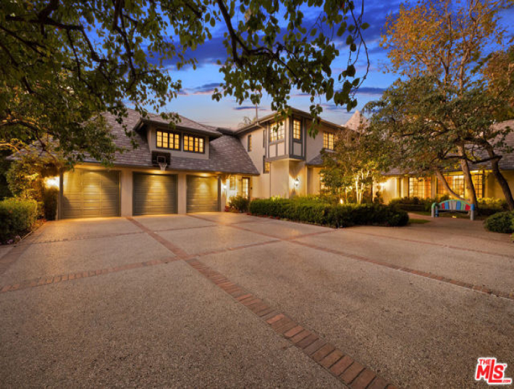 6 Bed Home for Sale in Los Angeles, California