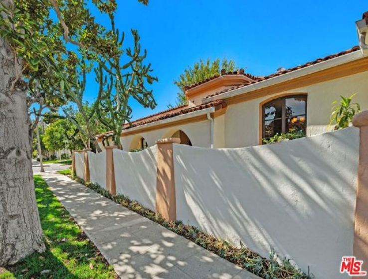 3 Bed Home for Sale in Beverly Hills, California