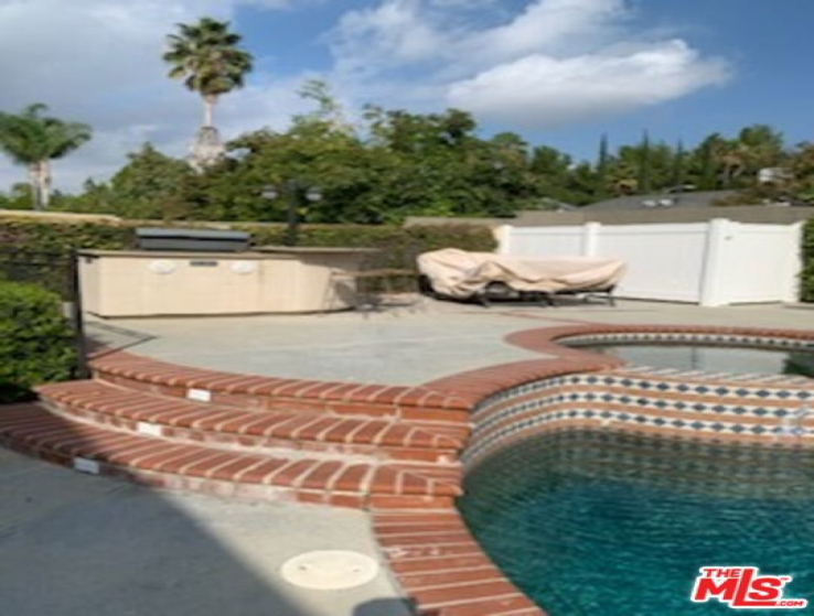 4 Bed Home to Rent in West Hills, California