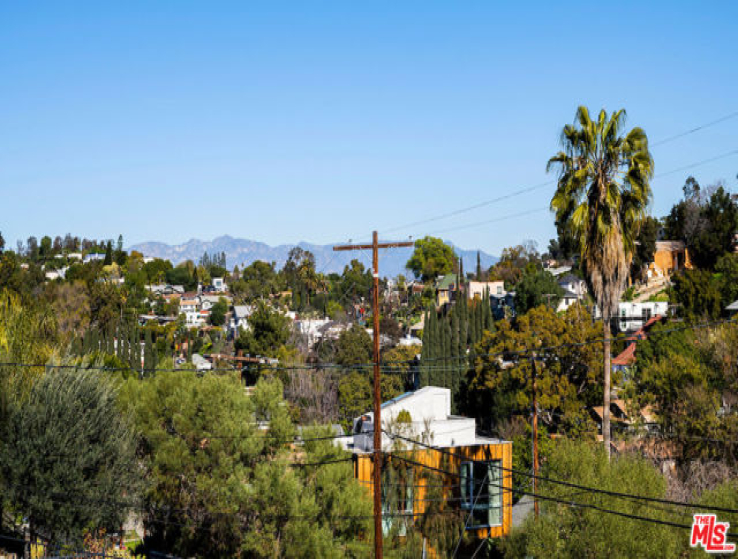 3 Bed Home to Rent in Los Angeles, California