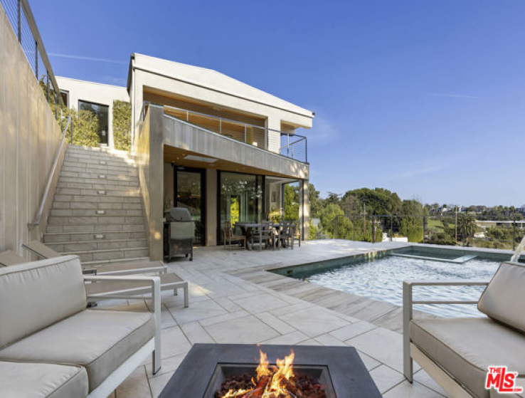 6 Bed Home to Rent in Pacific Palisades, California