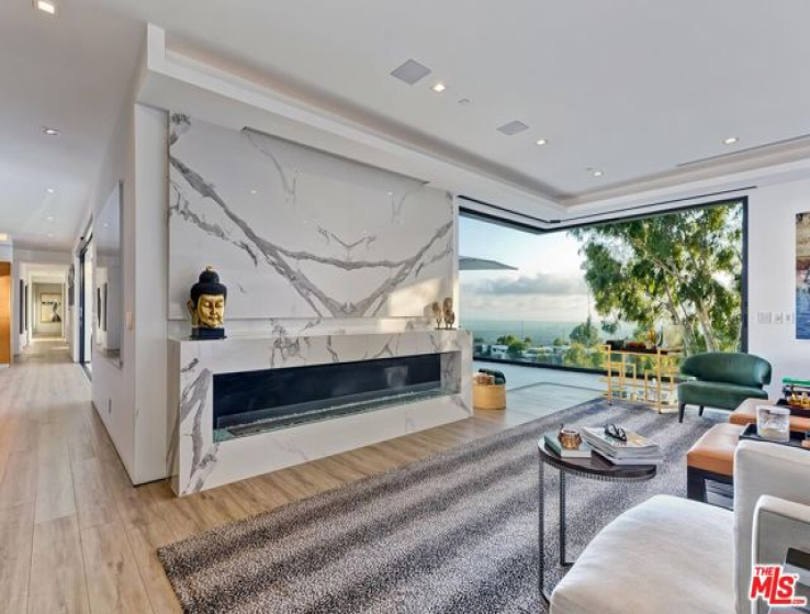 6 Bed Home for Sale in Los Angeles, California