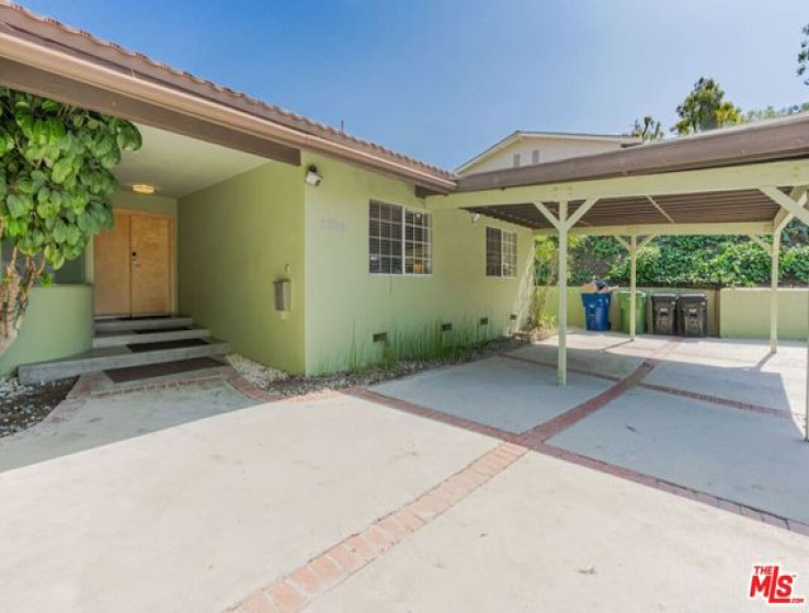 4 Bed Home to Rent in Studio City, California