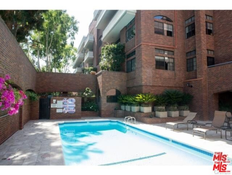 2 Bed Home to Rent in Beverly Hills, California