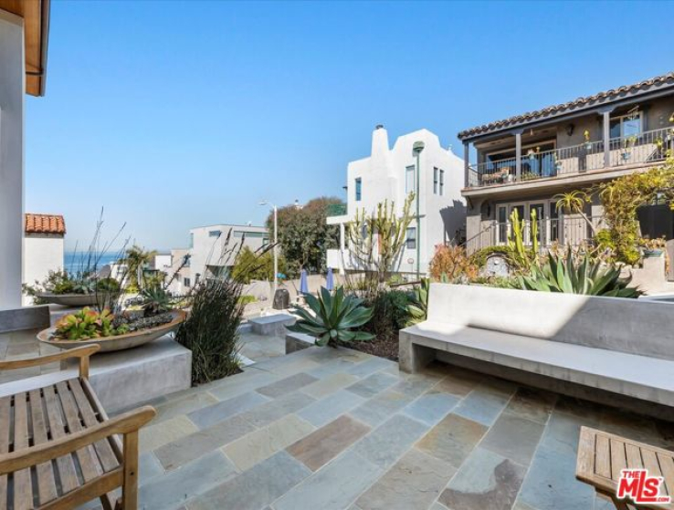 5 Bed Home to Rent in Manhattan Beach, California