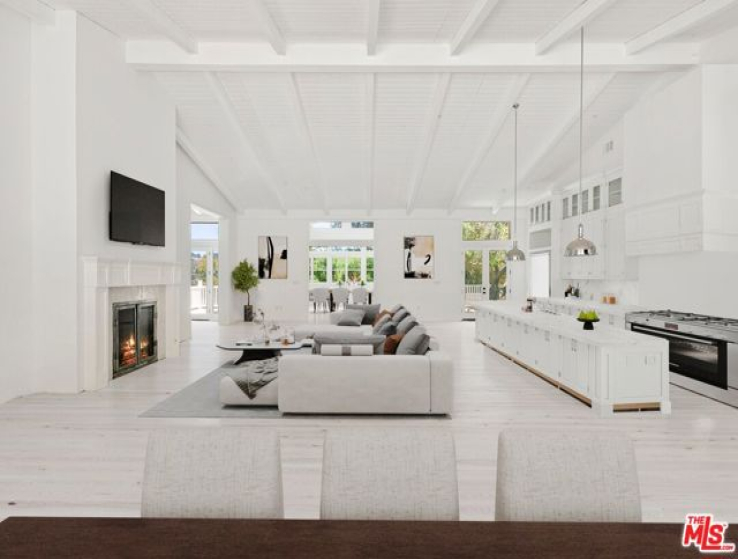 7 Bed Home for Sale in Beverly Hills, California