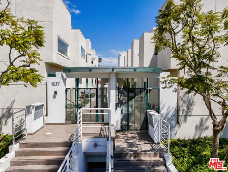  Income Home for Sale in Santa Monica, California