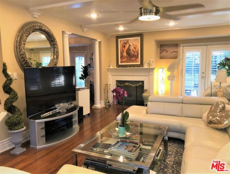 4 Bed Home to Rent in Beverly Hills, California