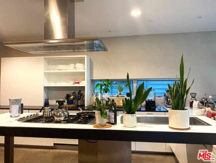 1 Bed Home for Sale in Santa Monica, California