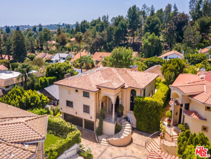 5 Bed Home for Sale in Los Angeles, California