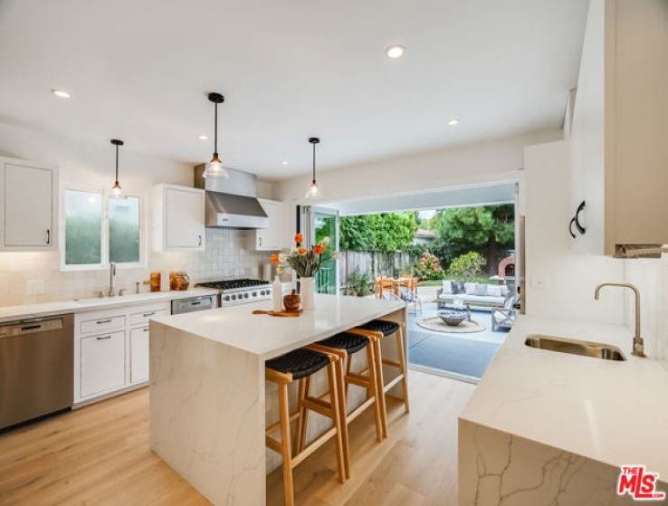 4 Bed Home for Sale in Santa Monica, California