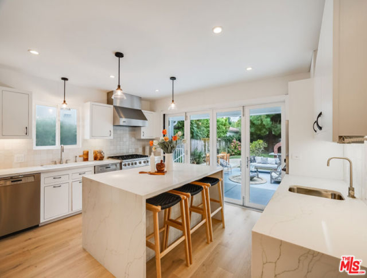 4 Bed Home for Sale in Santa Monica, California