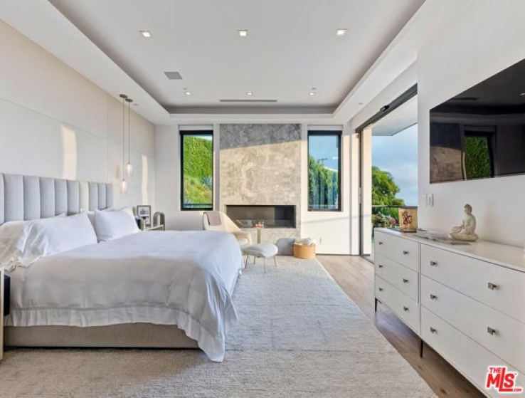 6 Bed Home for Sale in Los Angeles, California