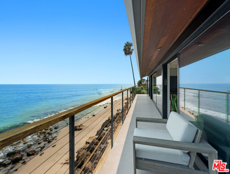 4 Bed Home to Rent in Malibu, California