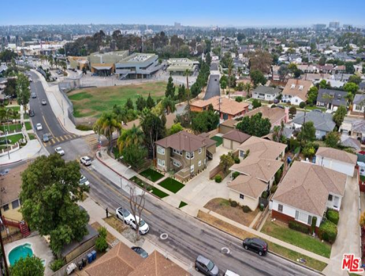 4 Bed Home to Rent in Los Angeles, California