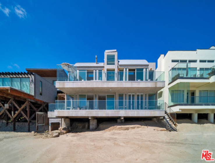 4 Bed Home to Rent in Malibu, California