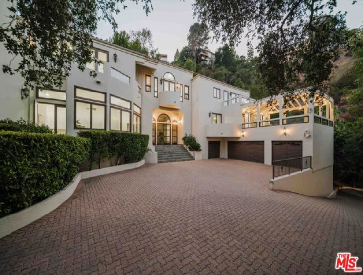 8 Bed Home for Sale in Los Angeles, California