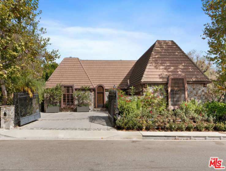 4 Bed Home for Sale in Beverly Hills, California