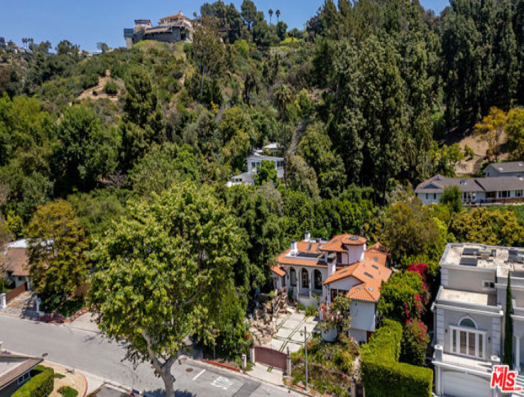 5 Bed Home for Sale in Los Angeles, California