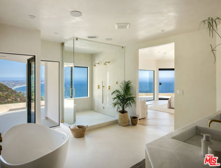 6 Bed Home for Sale in Malibu, California