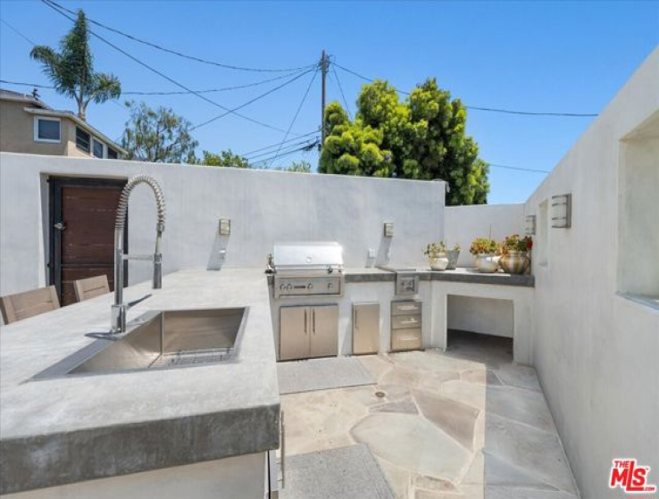 4 Bed Home for Sale in Los Angeles, California