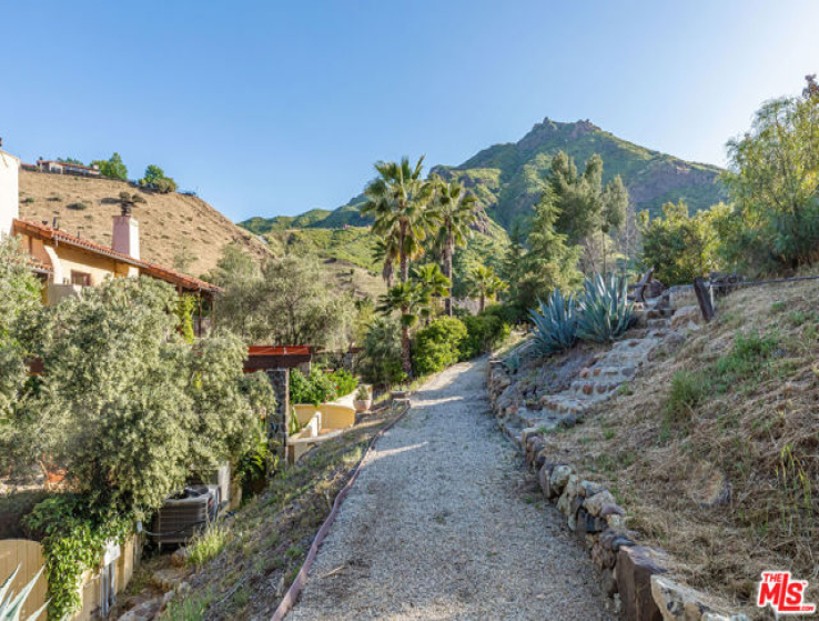 6 Bed Home for Sale in Agoura Hills, California