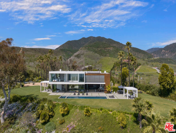 5 Bed Home for Sale in Malibu, California