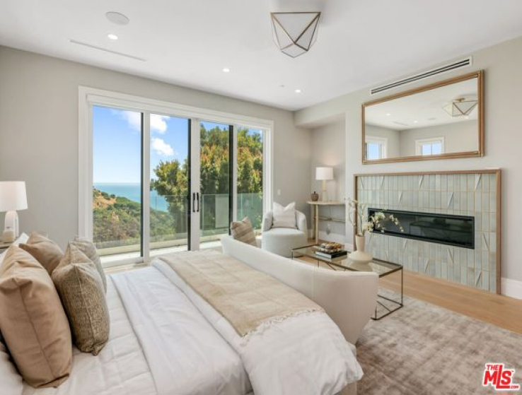 6 Bed Home for Sale in Pacific Palisades, California