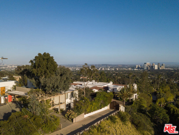 4 Bed Home to Rent in Beverly Hills, California