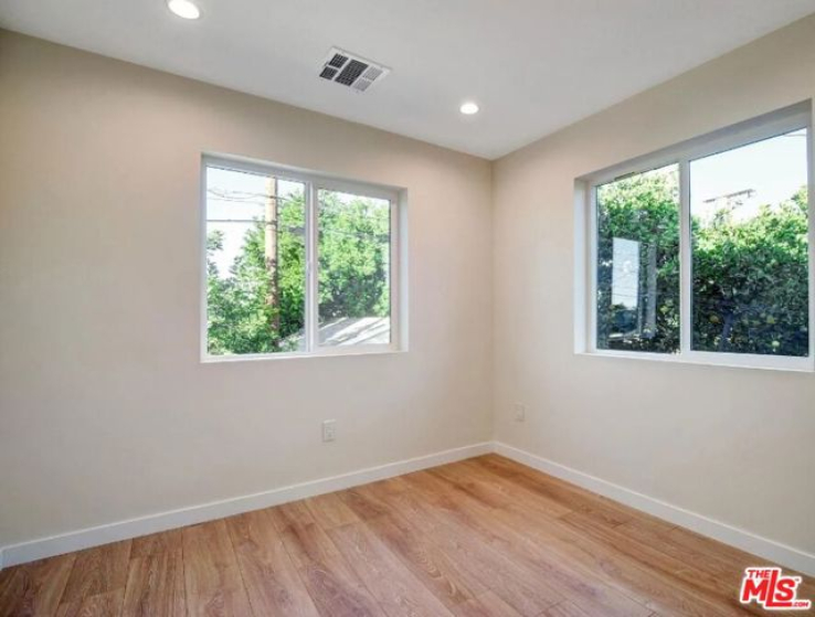 3 Bed Home to Rent in North Hollywood, California