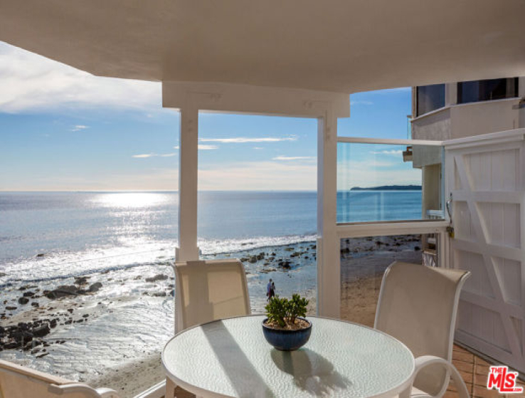 5 Bed Home to Rent in Malibu, California