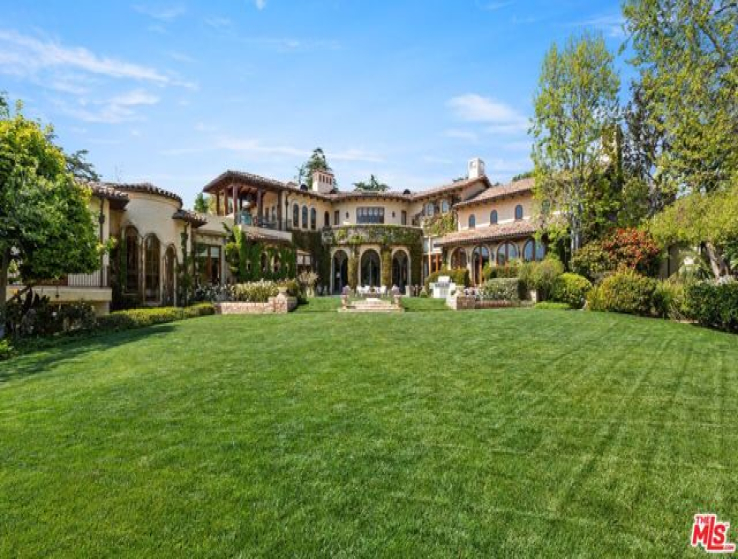 8 Bed Home for Sale in Pacific Palisades, California