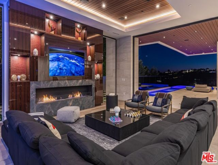 7 Bed Home for Sale in Los Angeles, California