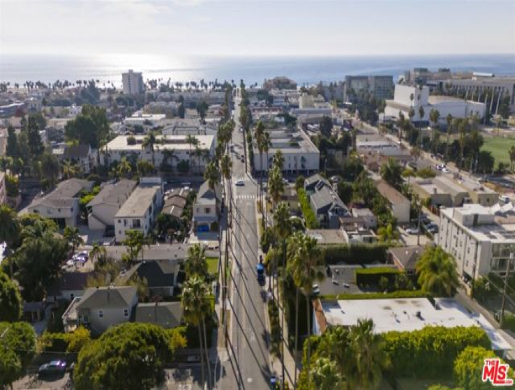  Income Home for Sale in Santa Monica, California