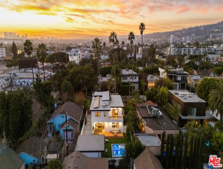 4 Bed Home to Rent in Los Angeles, California