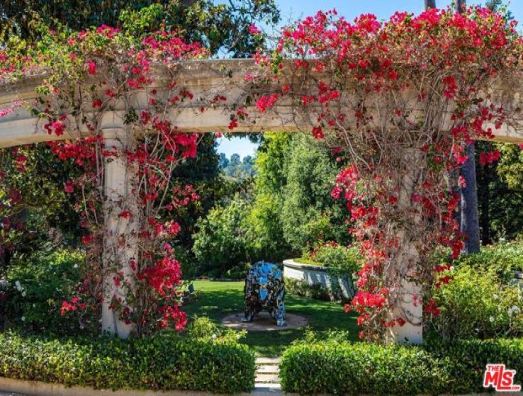 7 Bed Home for Sale in Los Angeles, California