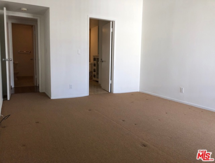 2 Bed Home to Rent in West Hollywood, California