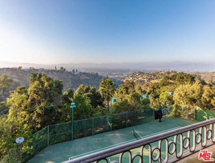 8 Bed Home for Sale in Los Angeles, California