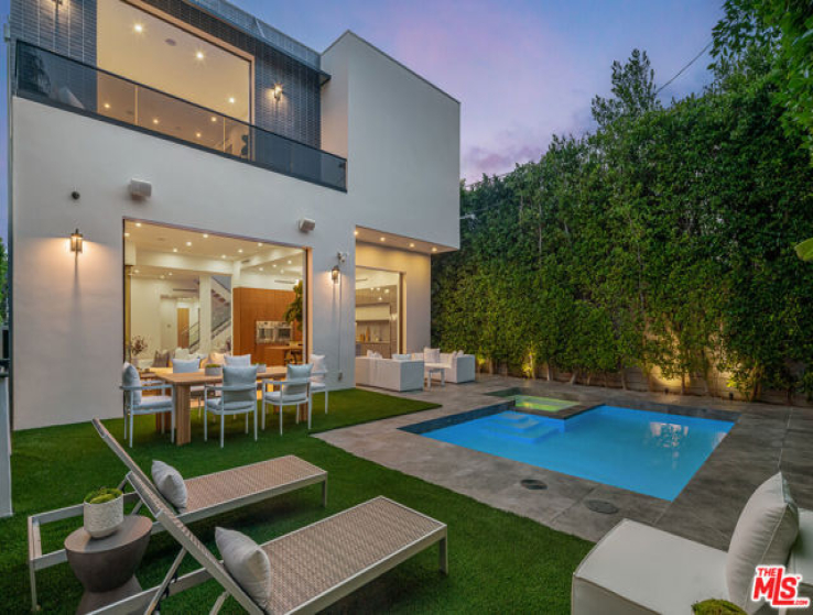 5 Bed Home for Sale in Los Angeles, California