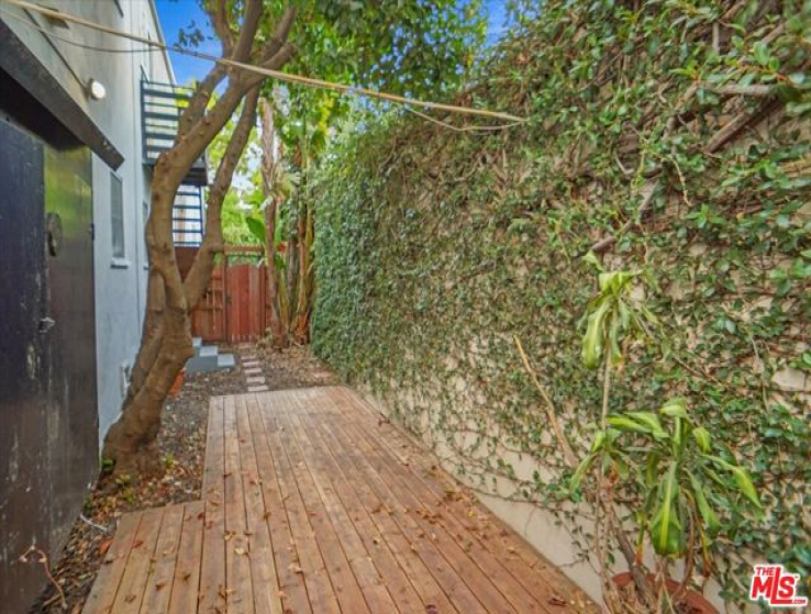 2 Bed Home to Rent in Beverly Hills, California