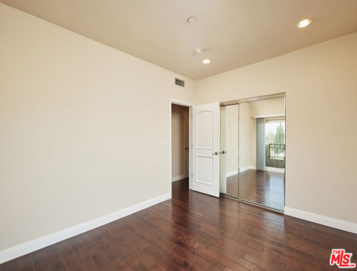 2 Bed Home to Rent in Studio City, California