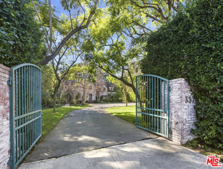 4 Bed Home for Sale in Los Angeles, California