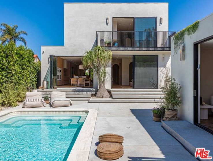 5 Bed Home for Sale in Los Angeles, California