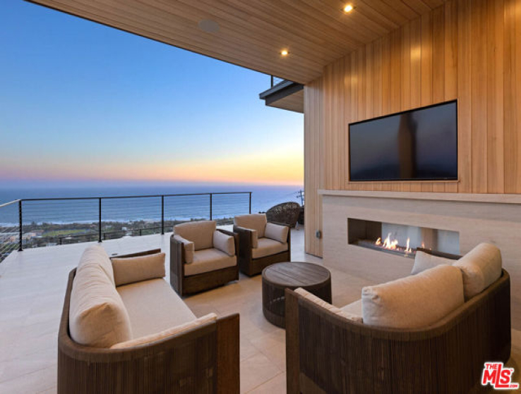 5 Bed Home to Rent in Malibu, California