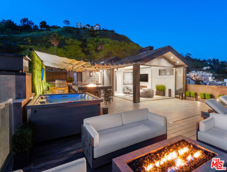 5 Bed Home for Sale in Malibu, California